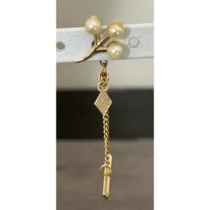 Vtg Gold Tone Sarah Coventry Faux Pearl Tie Tac W/ Chain Bar